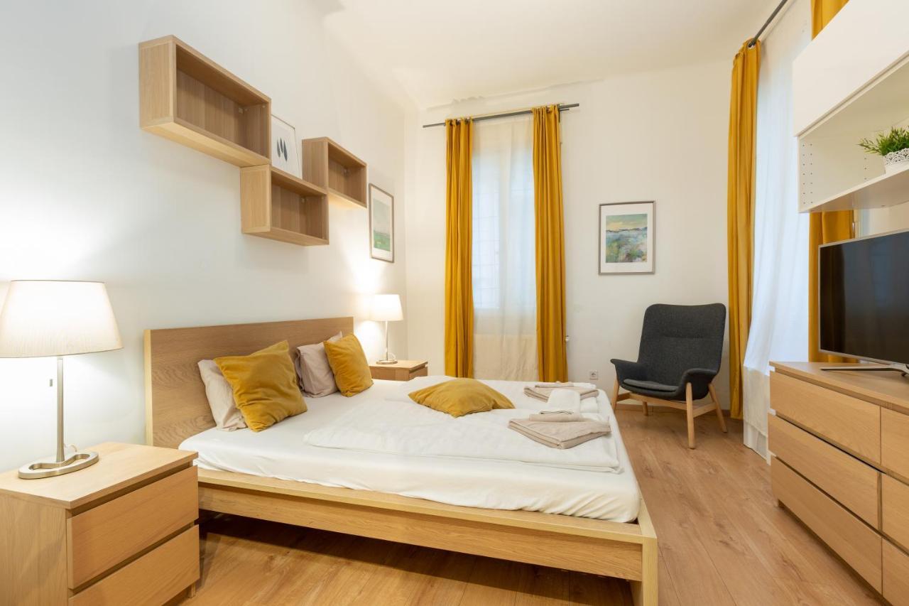 A4-6 Aulich Apartment Budapest Luaran gambar