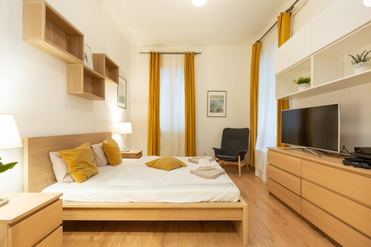 A4-6 Aulich Apartment Budapest Luaran gambar