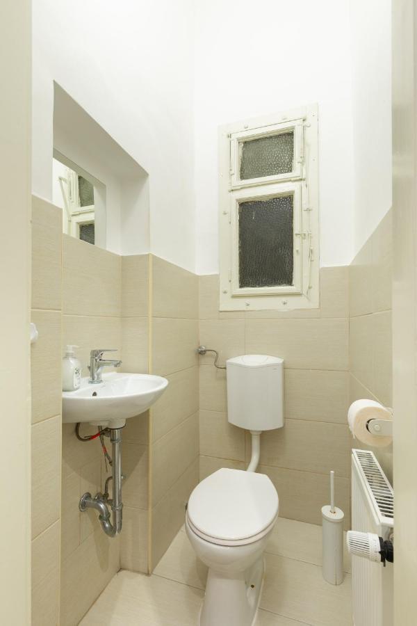 A4-6 Aulich Apartment Budapest Luaran gambar